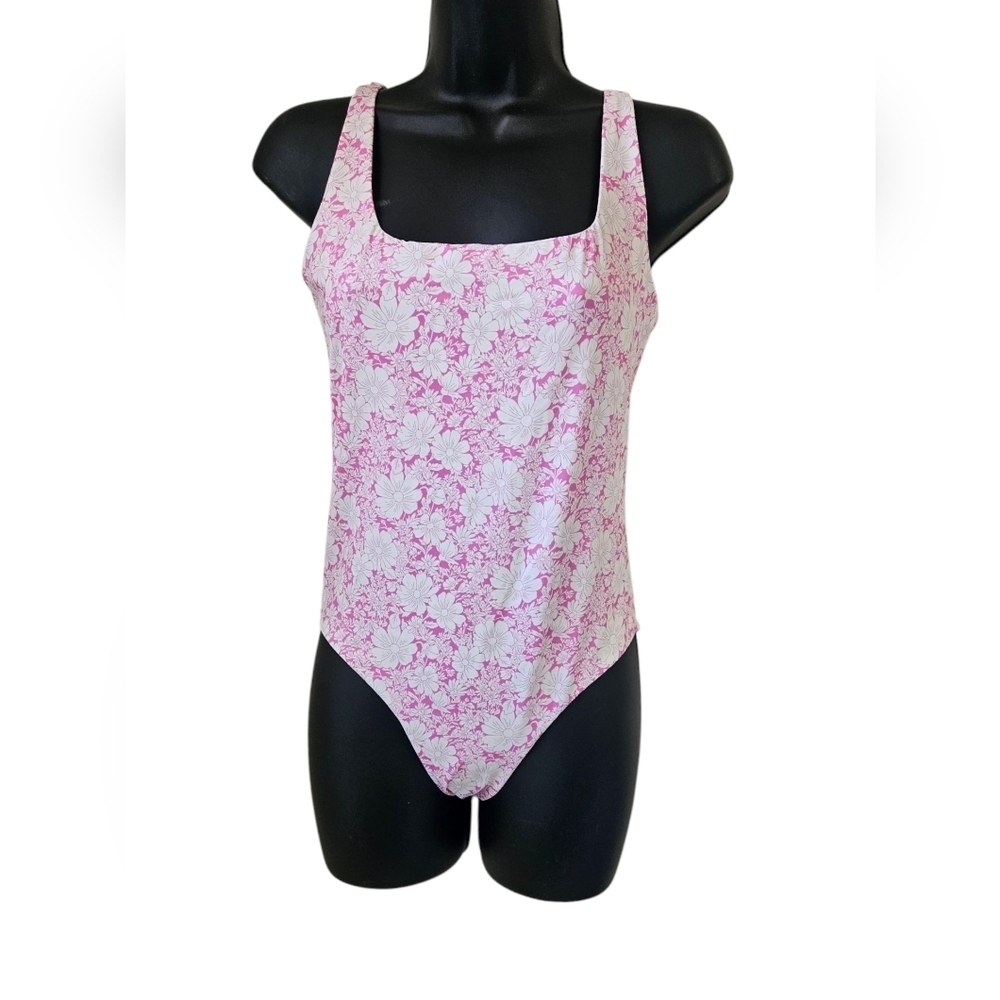 Vineyard, Vines Size S, Pink and White Floral Bodysuit One Piece